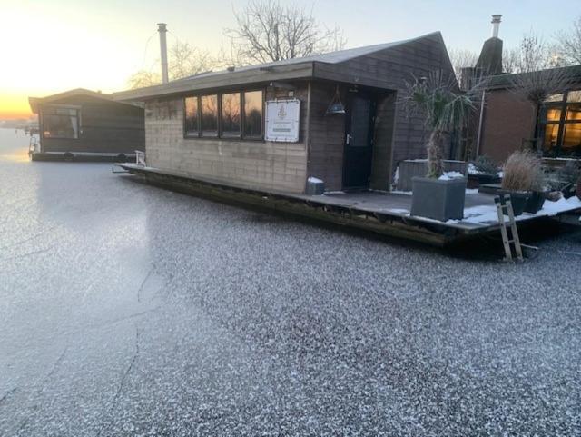 Aangenaam Op De Rijn, Woonboot, Inclusief Prive Sauna Alphen aan den Rijn Exterior foto