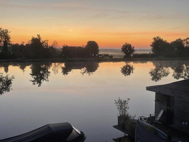 Aangenaam Op De Rijn, Woonboot, Inclusief Prive Sauna Alphen aan den Rijn Exterior foto